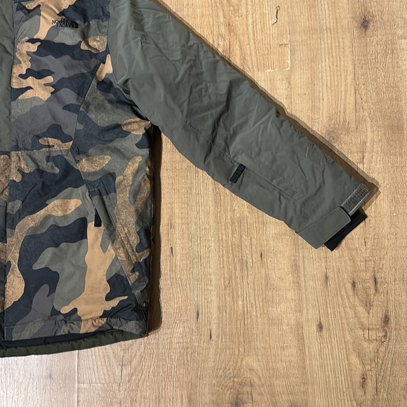 Youth - North Face Winter Ski/Snowboard Jacket. Size Large 14/16. EUC! - Picture 2 of 8